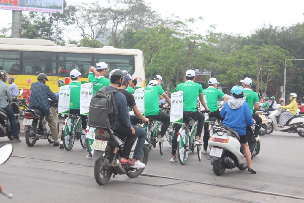 Tổ chức roadshow tại Hà Nội.